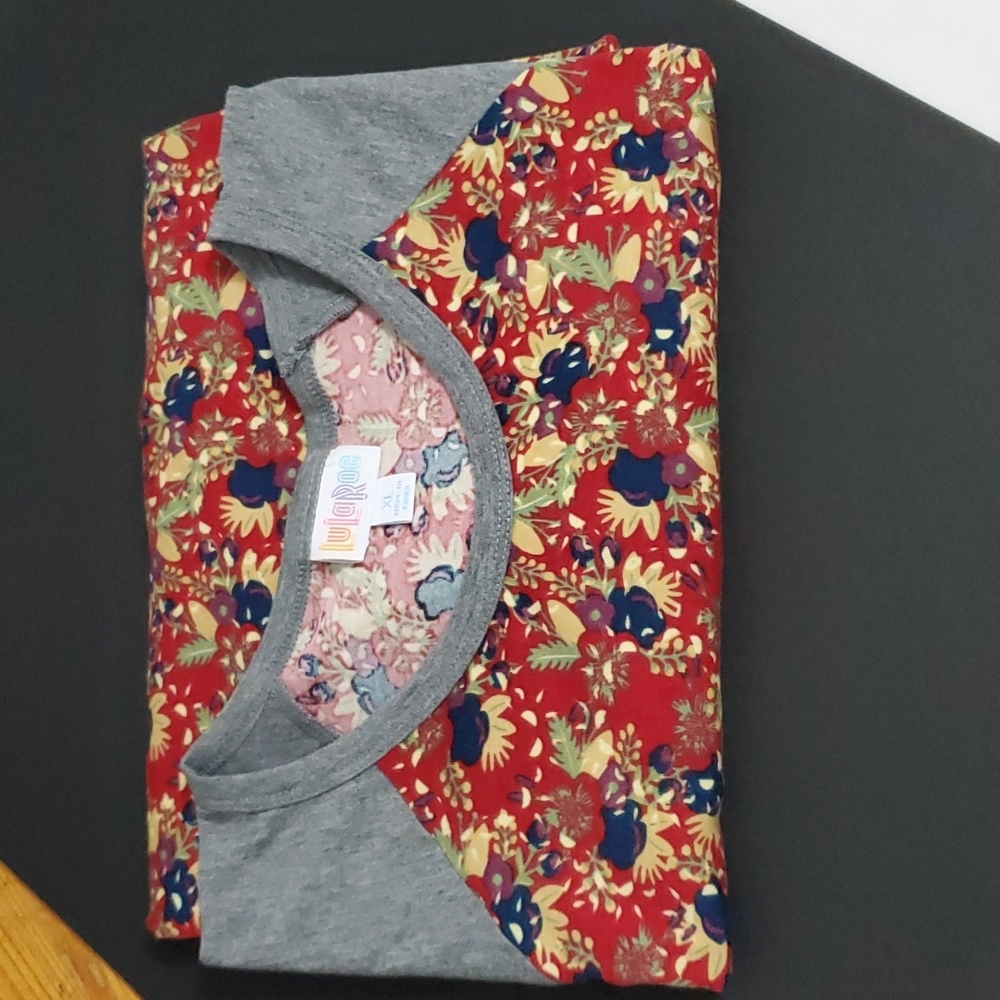LulaRoe Randy Top - Picture 5 of 5